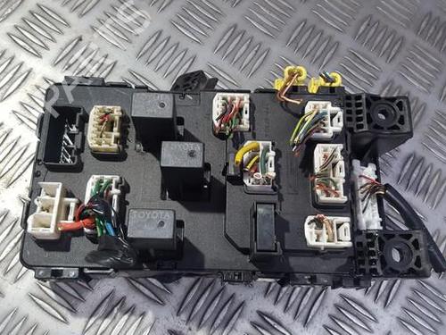 Used Fuse box Fuse box TOYOTA AVENSIS (_T22_) 2.0 D-4D (CDT220_, CDT220R) (110 hp) 33494955 33494955