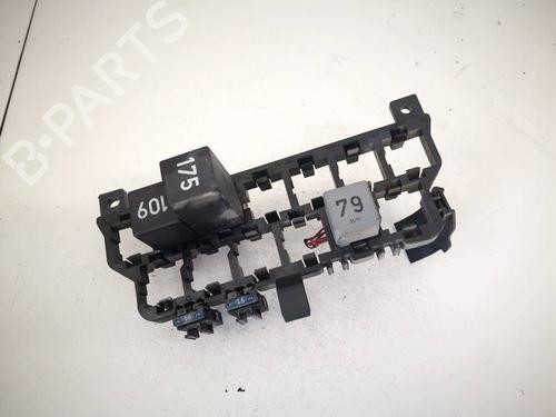 Used Fuse box VW BORA I (1J2) 1.9 TDI (110 hp) 32608055