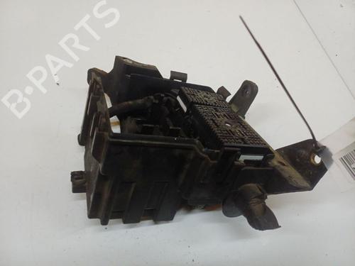 Used Fuse box Fuse box 38581765 38581765