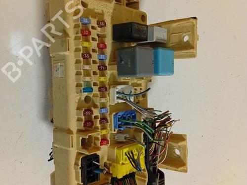 Used Fuse box Fuse box TOYOTA AVENSIS (_T25_) 2.0 D-4D (ADT250_, ADT250R) (126 hp) 32561762 32561762