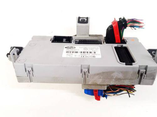 Used Fuse box Fuse box 32588689 32588689