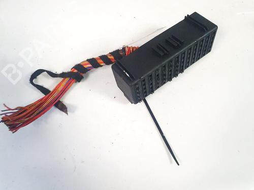 Used Fuse box BMW 3 (E46) 318 i (118 hp) 32896389