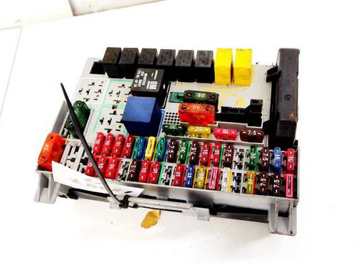Used Fuse box Fuse box 32938496 32938496