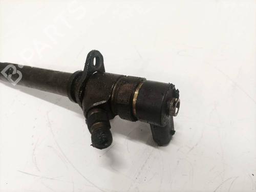 Injector VOLVO S60 I (384) D5 | BP35176457M100 - Image 2