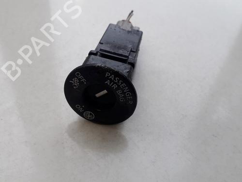 Used Switch Switch NISSAN NOTE (E12) 1.2 (80 hp) 33513350 33513350