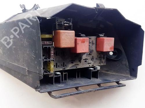 Used Fuse box Fuse box RENAULT MEGANE I (BA0/1_) 1.4 e (BA0E, BA0V) (75 hp) 33526520 33526520