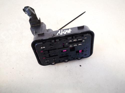 fuse-box-vw-jetta-iii-1k2-2004-2005-2006-2007-2008-2009-2010-2011-2012-2013-32896730 main image