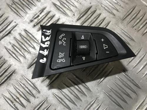 Used Steering wheel controls Steering wheel controls 35694057 35694057