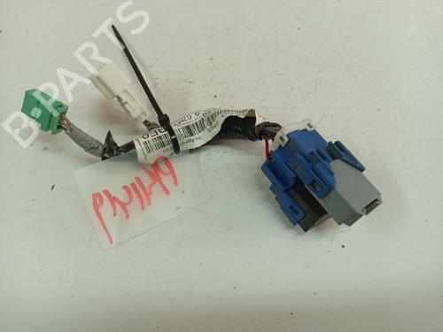 Used Fuse box Fuse box 38582505 38582505
