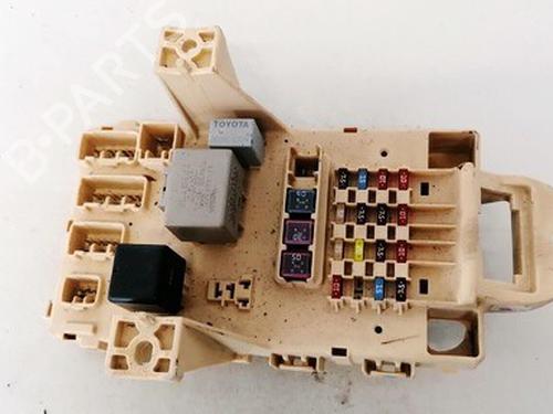 Used Fuse box Fuse box TOYOTA YARIS (_P1_) 1.0 (SCP10_, SCP10R) (65 hp) 33067600 33067600