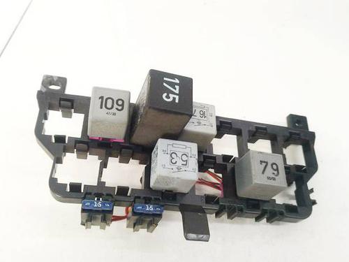 Used Fuse box VW GOLF IV (1J1) 1.9 TDI (115 hp) 32594538