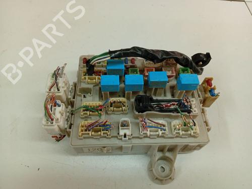 Used Fuse box Fuse box TOYOTA PREVIA II (_R3_) 2.0 D-4D (CLR30_, CLR30R) (116 hp) 39702176 39702176