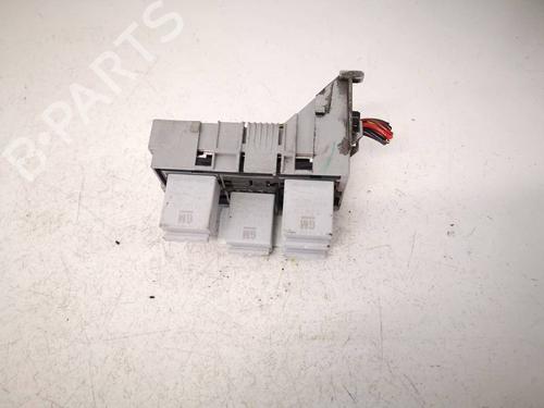 Used Fuse box Fuse box 36851633 36851633