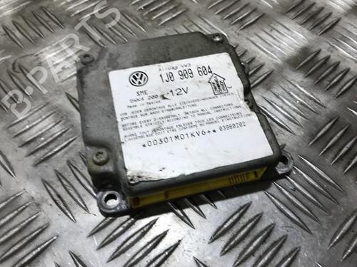 ecu-airbags-vw-passat-b5-variant-3b5-1997-1998-1999-2000-2001-33493315 main image