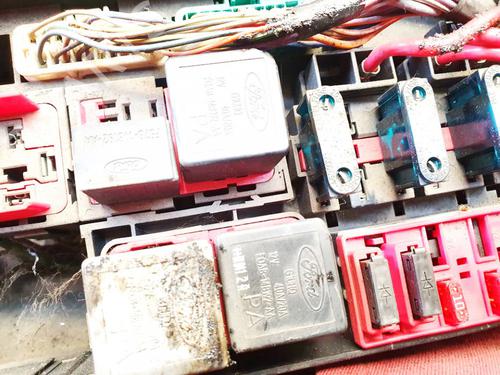 Fuse box FORD MONDEO III (B5Y) 1.8 16V | BP32913925E1 - Image 3