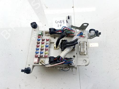 fuse-box-toyota-rav-4-ii-_a2_-2000-2001-2002-2003-2004-2005-32895275 main image