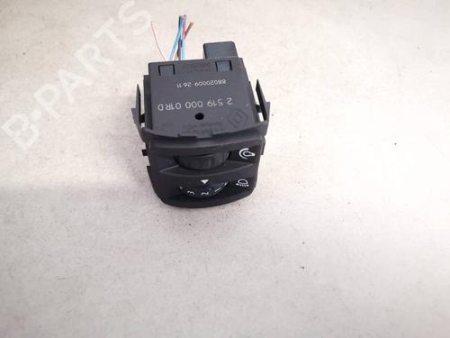 switch-renault-megane-iii-hatchback-bz01_-b3_-2008-35344874 main image