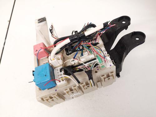 Used Fuse box Fuse box 32904112 32904112