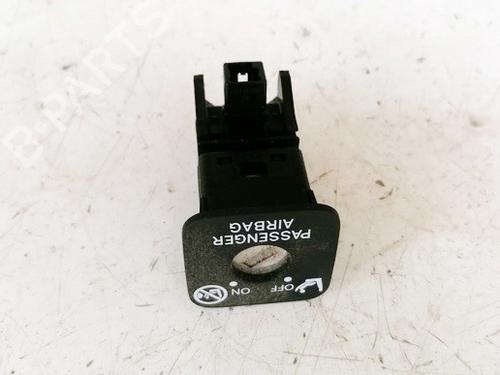 Used Switch Switch TOYOTA AVENSIS Saloon (_T27_) 2.0 D-4D (ADT270_, ADT270R) (126 hp) 33070791 33070791