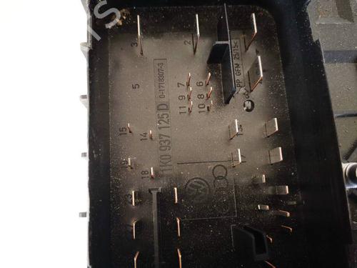 Fuse box SKODA YETI (5L) 1.4 TSI | BP32960080E1 - Image 2