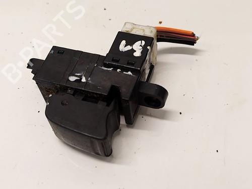 switch-nissan-primera-hatchback-p12-2002-36060129 main image