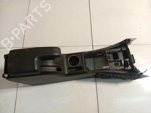 Used Armrest / Center console Armrest / Center console MERCEDES-BENZ B-CLASS Sports Tourer (W245) B 180 CDI (245.207) (109 hp) 39574362 39574362
