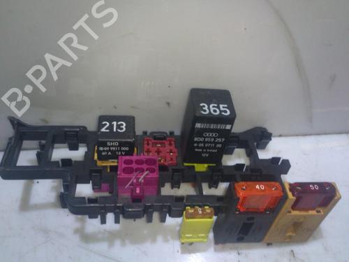 Used Fuse box Fuse box AUDI A4 B5 (8D2) 1.6 (100 hp) 33505215 33505215