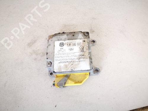 ecu-airbags-vw-passat-b5-variant-3b5-1997-1998-1999-2000-2001-32944482 main image