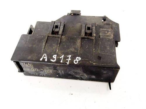 Used Fuse box Fuse box OPEL MERIVA A MPV (X03) 1.6 16V (E75) (100 hp) 32947675 32947675