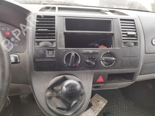 Fuse box VW TRANSPORTER T5 Van (7HA, 7HH, 7EA, 7EH) 1.9 TDI | BP32892461E1 - Image 11