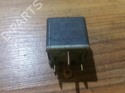 Used Electronic sensor Electronic sensor VW PASSAT B3/B4 Variant (3A5, 35I) 1.6 (72 hp) 33519221 33519221