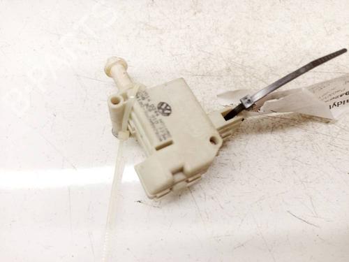 Fuel door actuator VW PASSAT CC B6 (357) 2.0 TDI | BP36825020E18 - Image 2
