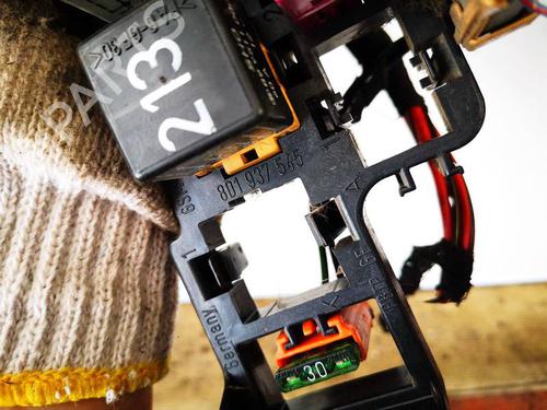 Fuse box AUDI A4 B5 (8D2) 1.8 | BP32567752E1