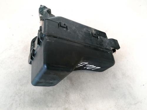 fuse-box-toyota-corolla-saloon-_e12_-2000-2001-2002-2003-2004-2005-2006-2007-2008-32876682 main image