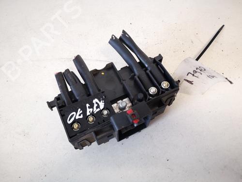 Used Fuse box Fuse box MERCEDES-BENZ C-CLASS (W203) C 220 CDI (203.006, 203.008) (143 hp) 32906379 32906379
