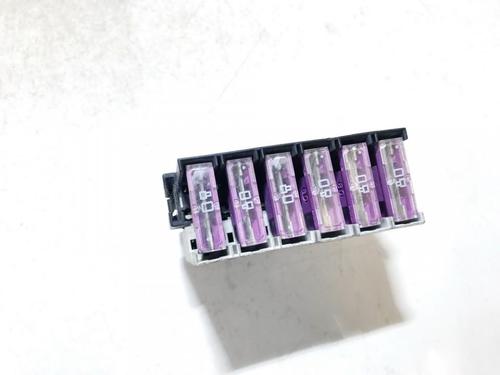 Used Fuse box Fuse box OPEL OMEGA B (V94) 2.5 DTI (F69, M69, P69) (150 hp) 33520691 33520691