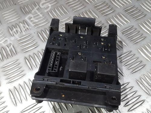 Used Fuse box Fuse box OPEL OMEGA B (V94) 2.0 16V (F69, M69, P69) (136 hp) 33497946 33497946