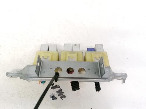 Used Fuse box Fuse box 32915263 32915263