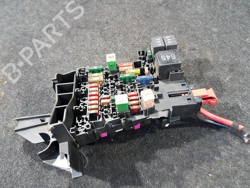 Used Fuse box Fuse box 33483532 33483532
