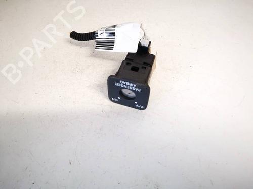Used Switch Switch TOYOTA COROLLA Verso (ZER_, ZZE12_, R1_) 2.2 D-4D (AUR10_, AUR10R) (136 hp) 32603517 32603517