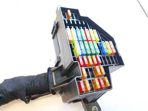 Used Fuse box Fuse box AUDI TT Roadster (8J9) 2.0 TFSI (200 hp) 32570554 32570554