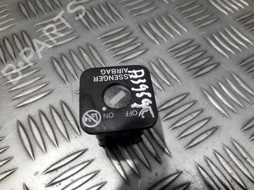 Used Switch Switch TOYOTA AURIS (_E15_) 2.2 D (ADE157_, ADE151_, ADE151R, ADE157R) (177 hp) 33498248 33498248