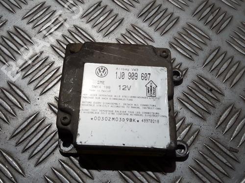 ecu-airbags-vw-passat-b5-variant-3b5-1997-1998-1999-2000-2001-33499247 main image