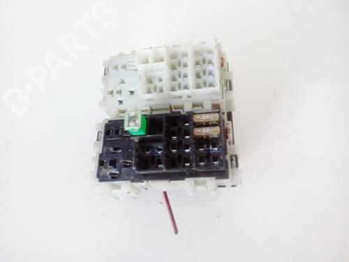 Used Fuse box Fuse box FORD MONDEO IV (BA7) 2.0 TDCi (130 hp) 33525920 33525920