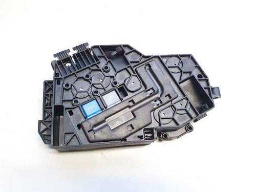 Used Fuse box Fuse box 39456157 39456157