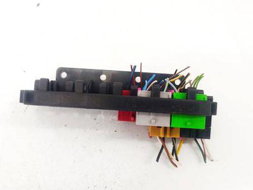 Used Fuse box Fuse box 32589481 32589481