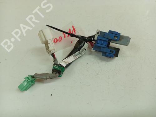 Used Fuse box Fuse box 38612198 38612198