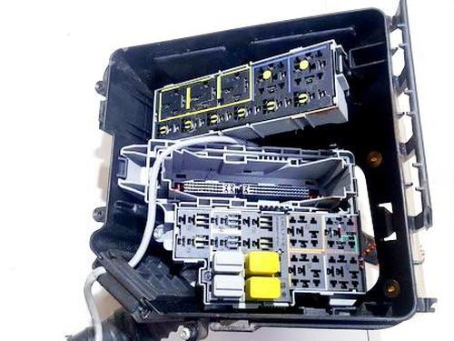 Used Fuse box Fuse box OPEL MERIVA A MPV (X03) 1.3 CDTI (E75) (75 hp) 33519853 33519853
