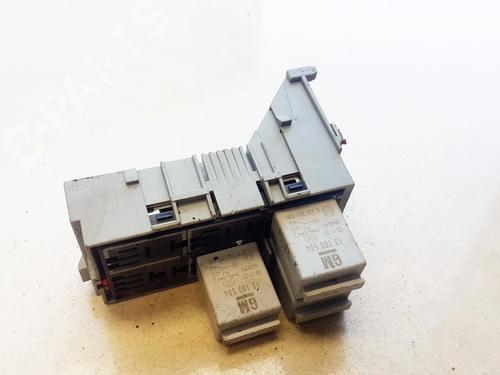 Used Fuse box Fuse box OPEL MERIVA A MPV (X03) 1.7 CDTI (E75) (100 hp) 33104525 33104525