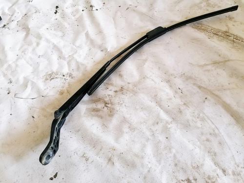 Used Front windshield wiper arm Front windshield wiper arm 32882369 32882369